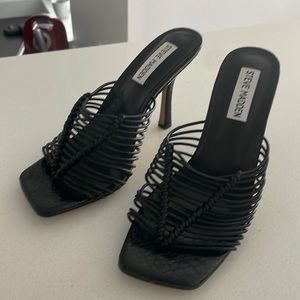 Black Steve Madden Heel (size 6)